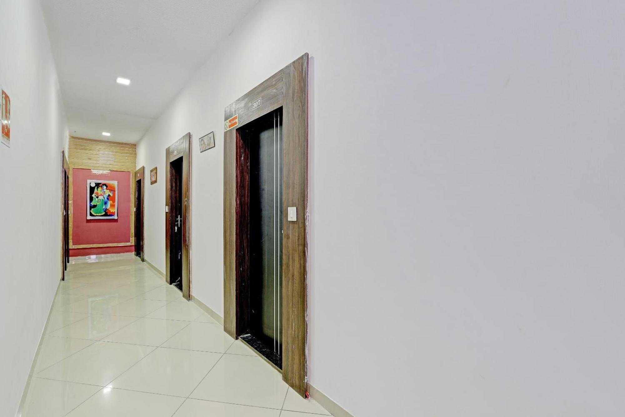 Oyo 11649 Hotel Mahima กันตินาการ์ ภายนอก รูปภาพ