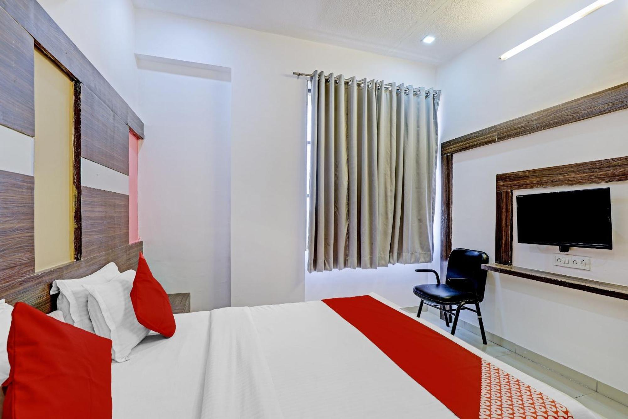 Oyo 11649 Hotel Mahima กันตินาการ์ ภายนอก รูปภาพ