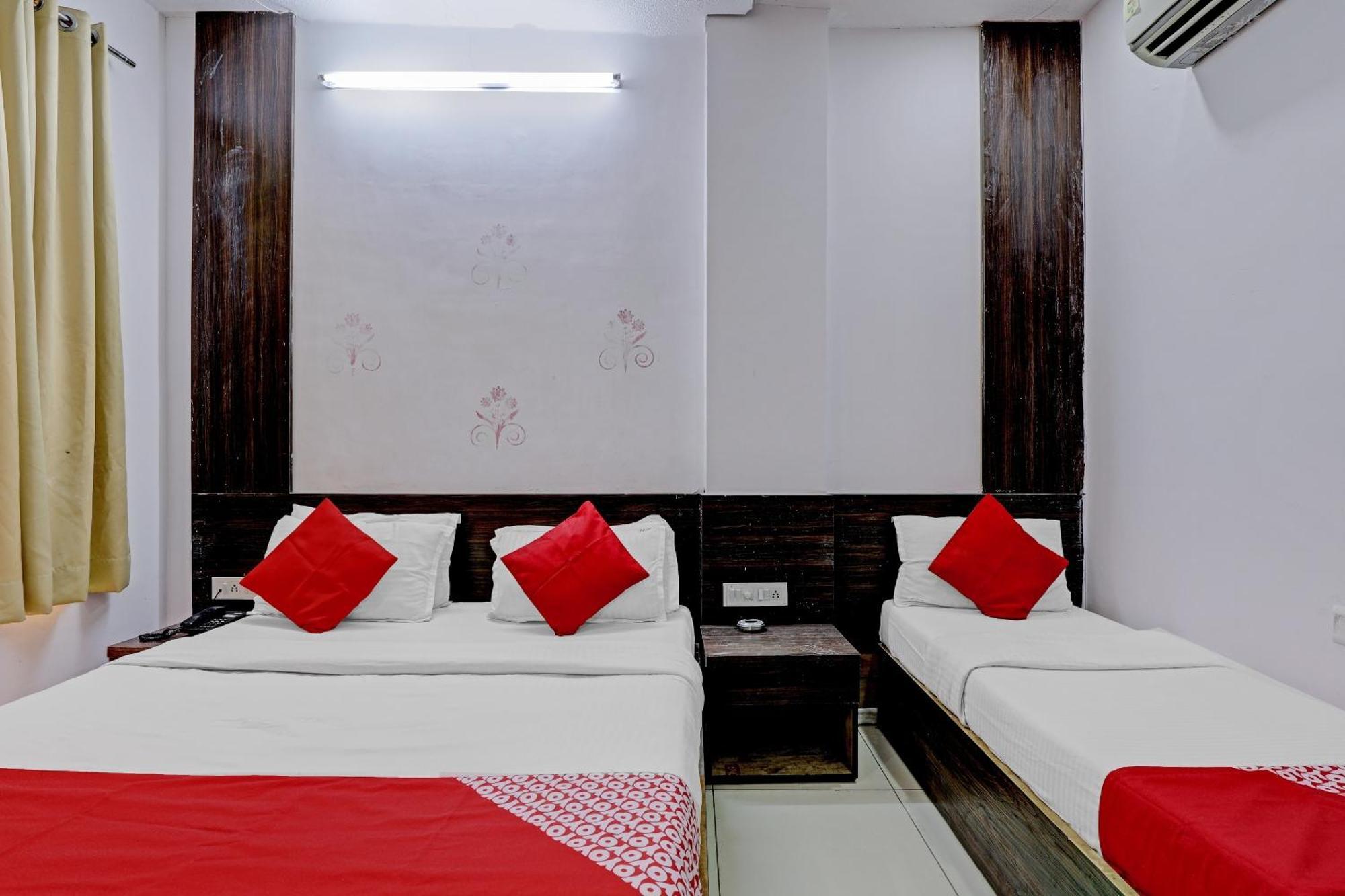 Oyo 11649 Hotel Mahima กันตินาการ์ ภายนอก รูปภาพ