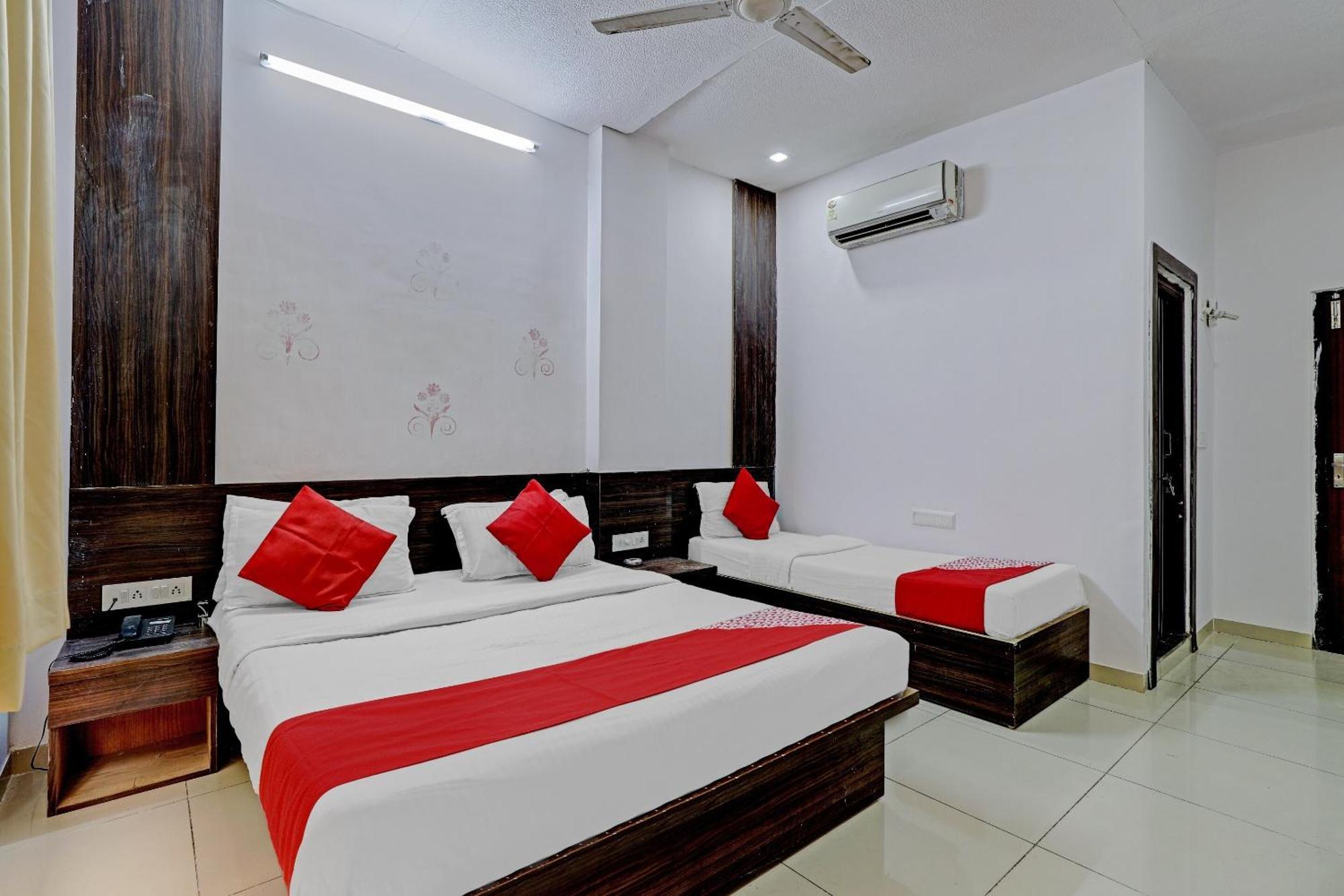 Oyo 11649 Hotel Mahima กันตินาการ์ ภายนอก รูปภาพ